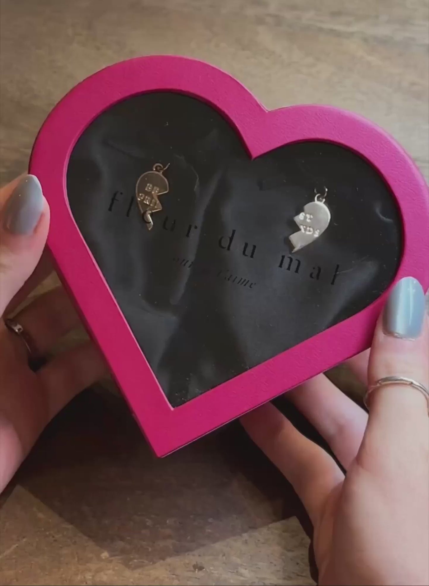 Black Best Friends Charm Luxe V-String | Fleur du Mal