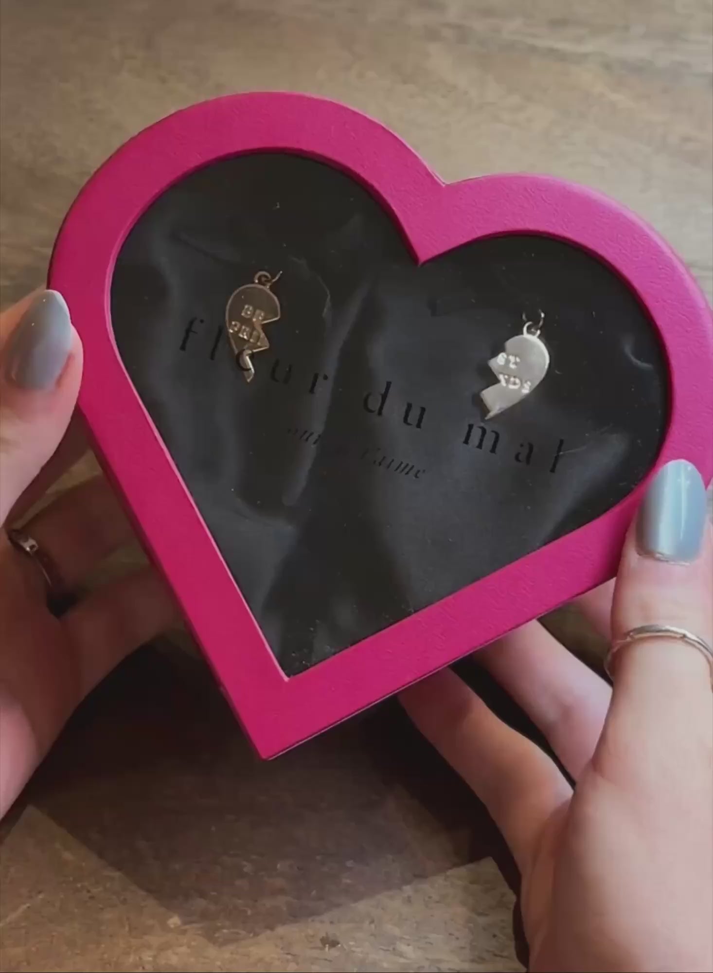 Black Best Friends Charm Luxe V-String | Fleur du Mal